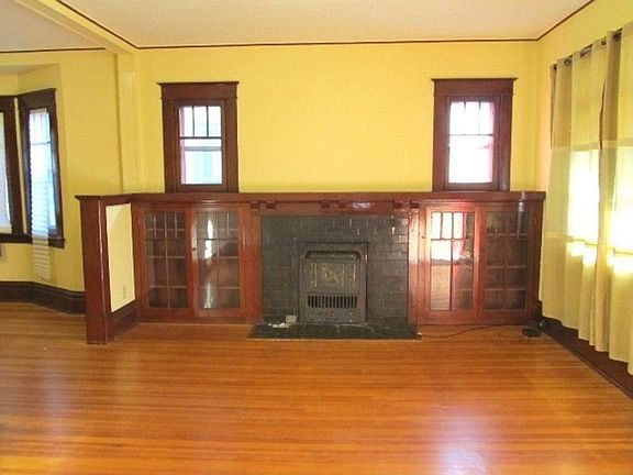 3rd image of 2720 N Race St