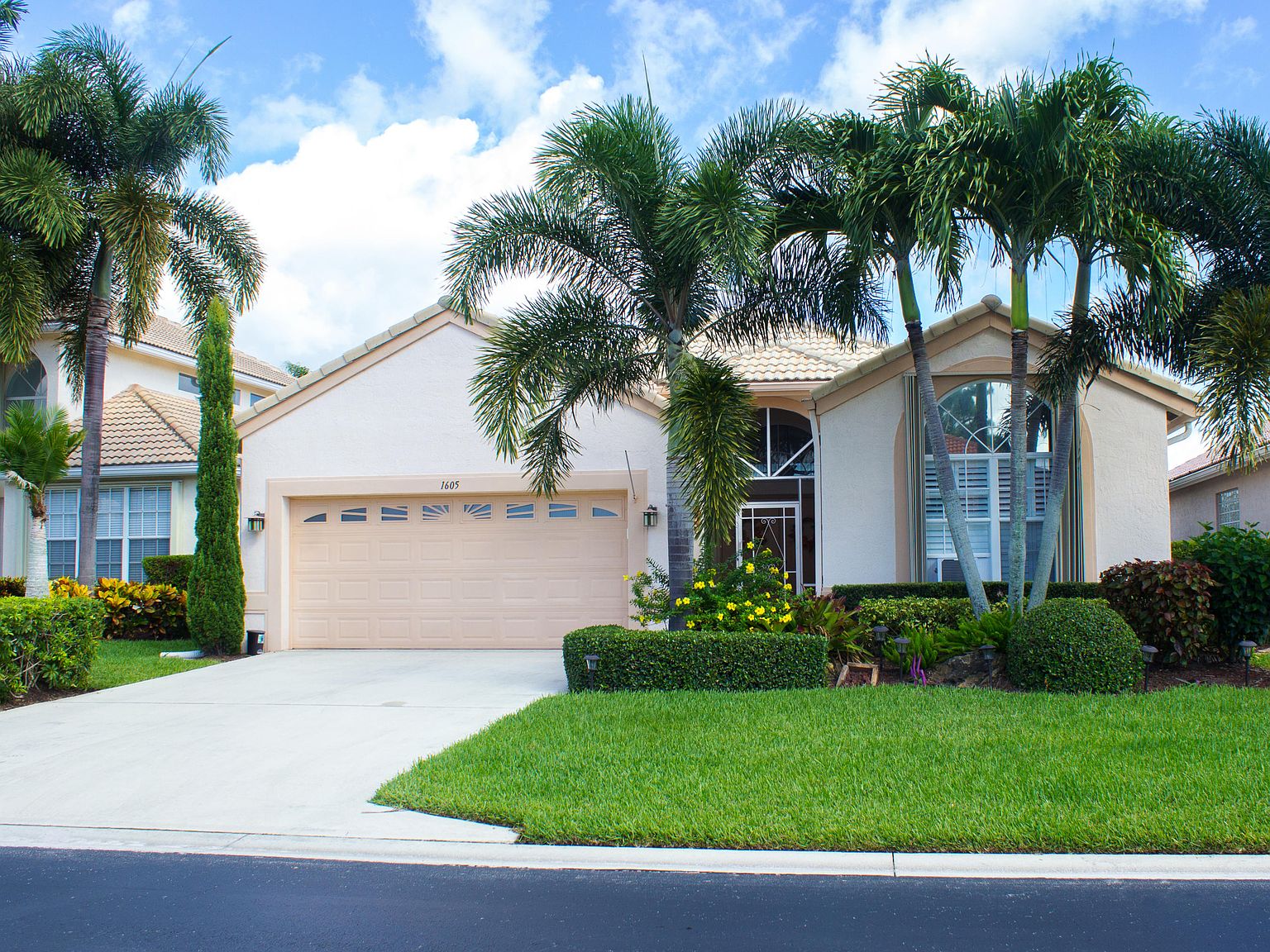 1605 SE Shelburnie Way