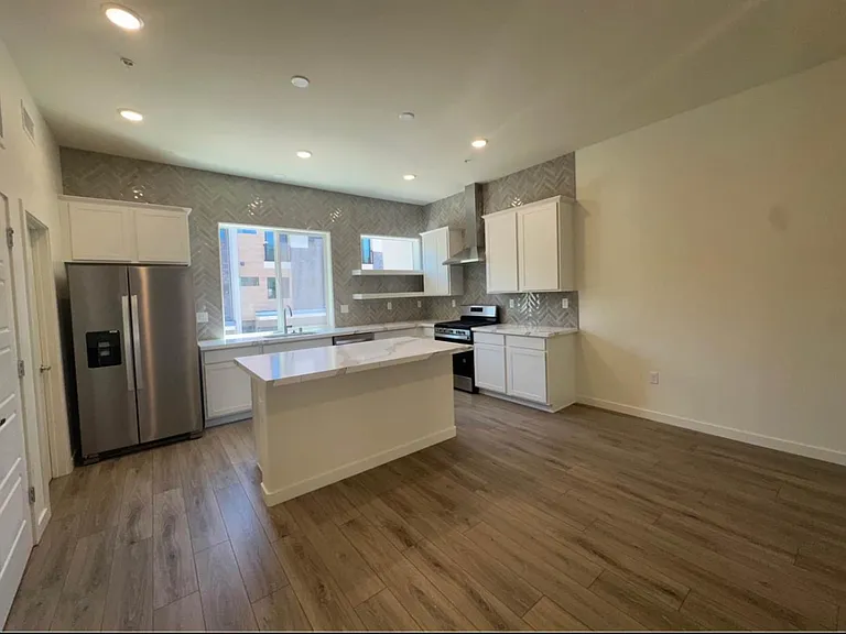2585 Clear River Ct — Photo 4