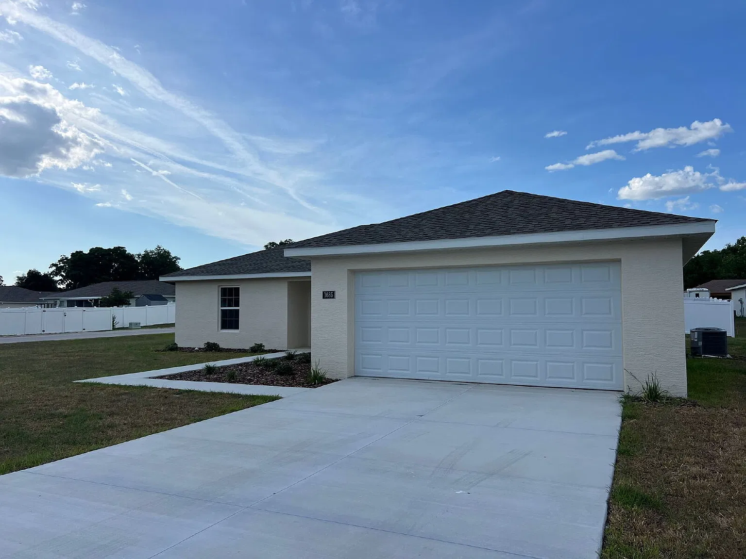 3 bed, 2.0 bath, 1569 sqft, $1,795 — Photo 2