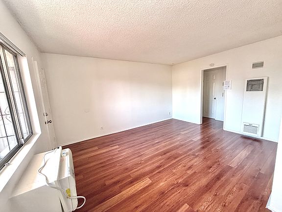5th image of 14102 Delano St APT 6
