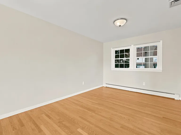 60 Oakland Ave — Photo 16