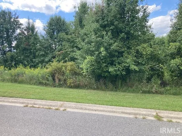 667 Gainesway Cir, Valparaiso, IN 46385