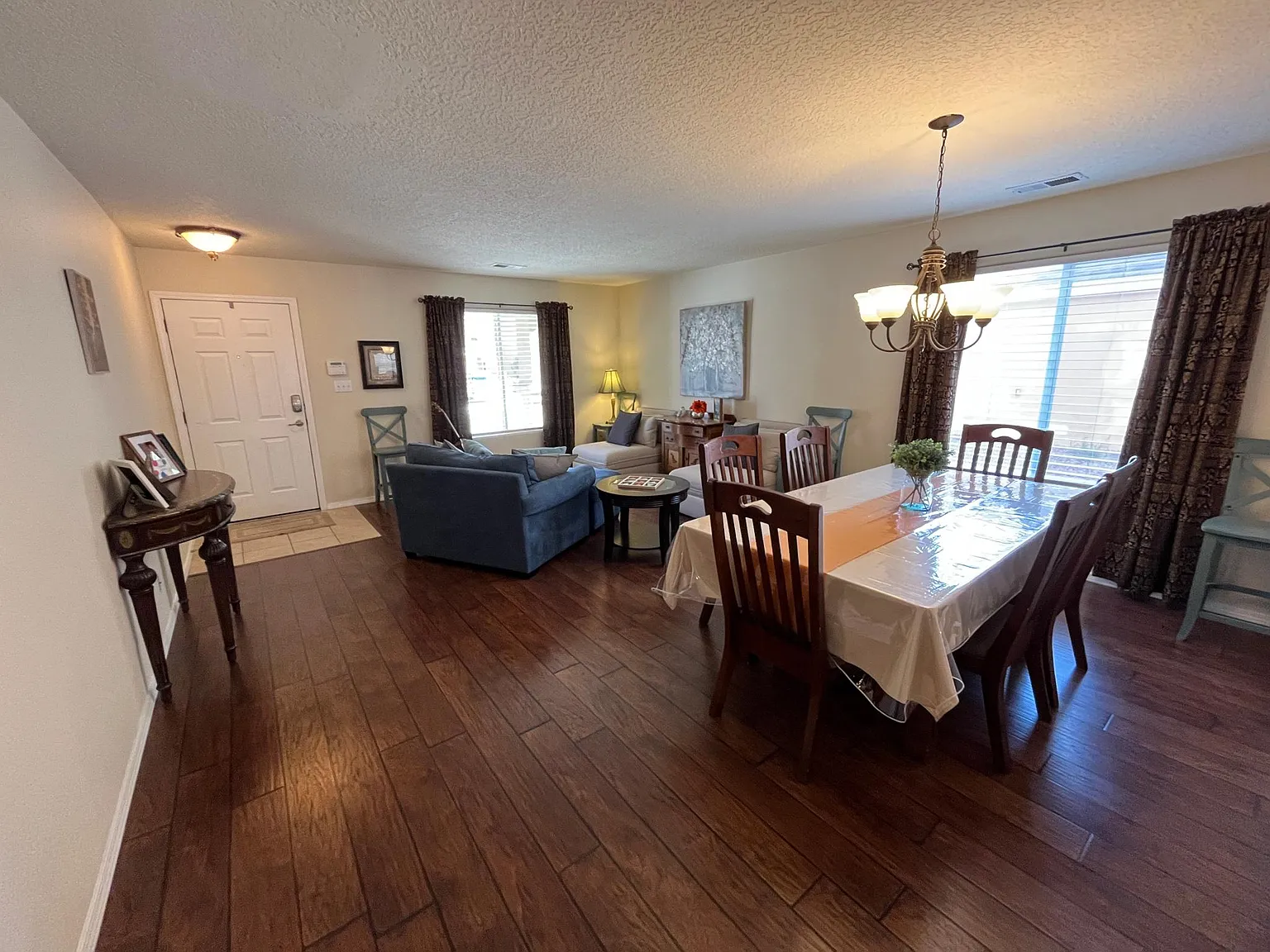 5 bed, 3700 sqft, $3,300 — Photo 4