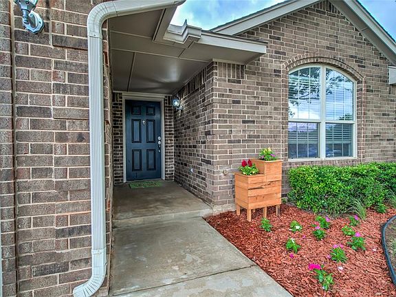 3rd image of 21786 Pioneer Cir