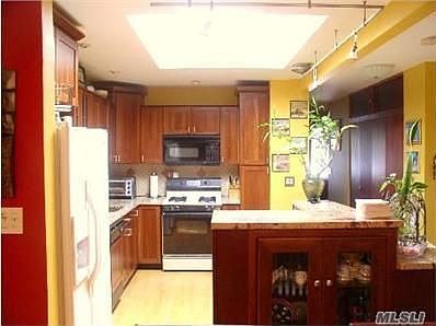2nd image of 207-05 Estates Dr