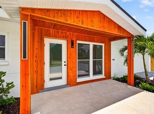 1524 Carson Cir NE, Saint Petersburg, FL 33703