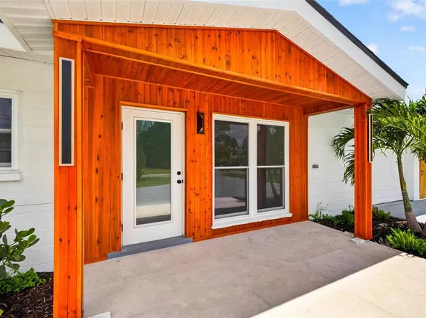 1524 Carson Cir NE, Saint Petersburg, FL 33703