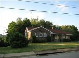 1101 Grandview Dr, Jeannette, PA 15644