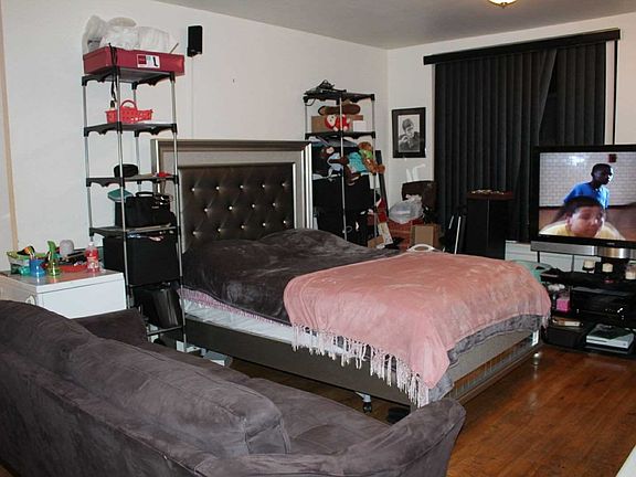 3rd image of 962 E 172nd St APT 5E