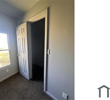 558 Holbrook St, photo 13