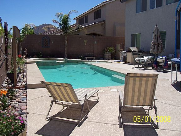 large pool & spa to enjoy+BBQ