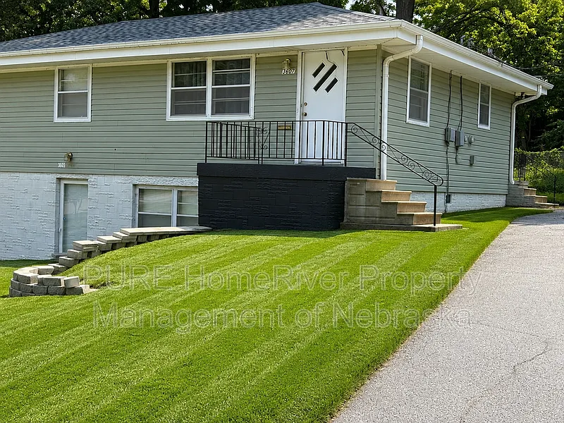 2 bed, 1.0 bath, 1072 sqft, $1,425 — Photo 1