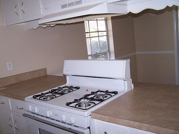 3rd image of 1708 Japonica Ln