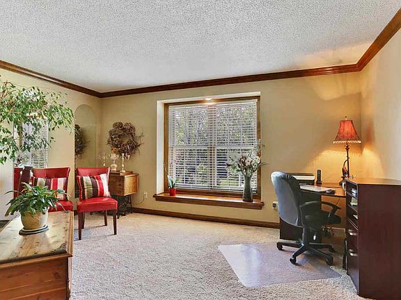 4th image of 2415 Wildwood Dr