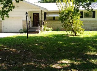 1424 S Luster Ave, Springfield, MO 65804