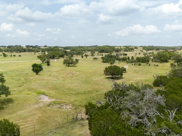 320 S Waterbuck Way, Lampasas, TX 76550