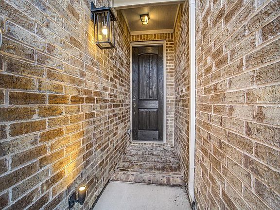 3rd image of 2912 Galveston St