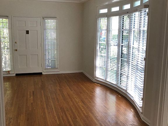4th image of 142 S Crescent Dr