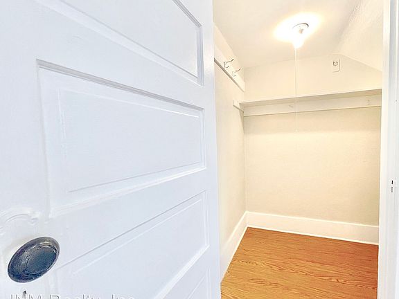 5th image of 923 W 41st St #10542517