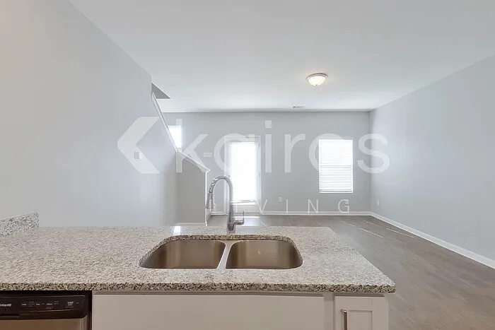 220 Long Island Dr — Photo 6
