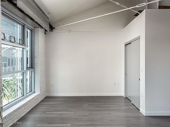 5th image of 527 Molino St Unit 220