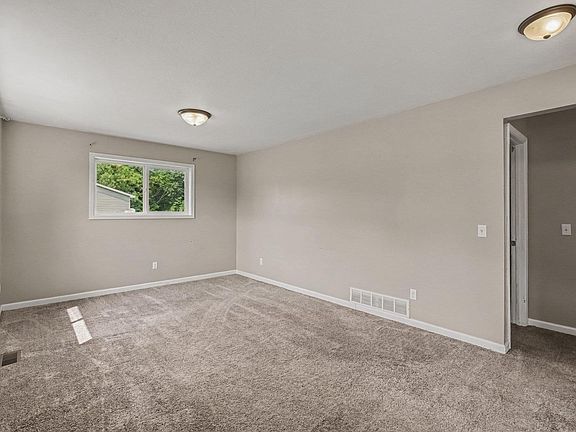 5th image of 3328 Clyde Rd