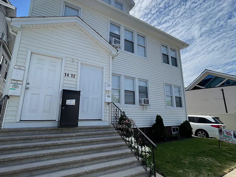 Grand Ave — Photo 8
