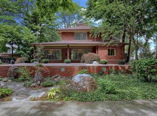 917 Lake Shore Rd, Grosse Pointe Shores, MI 48236