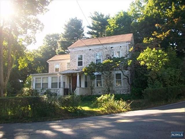 1st image of 233 Airmount Ave