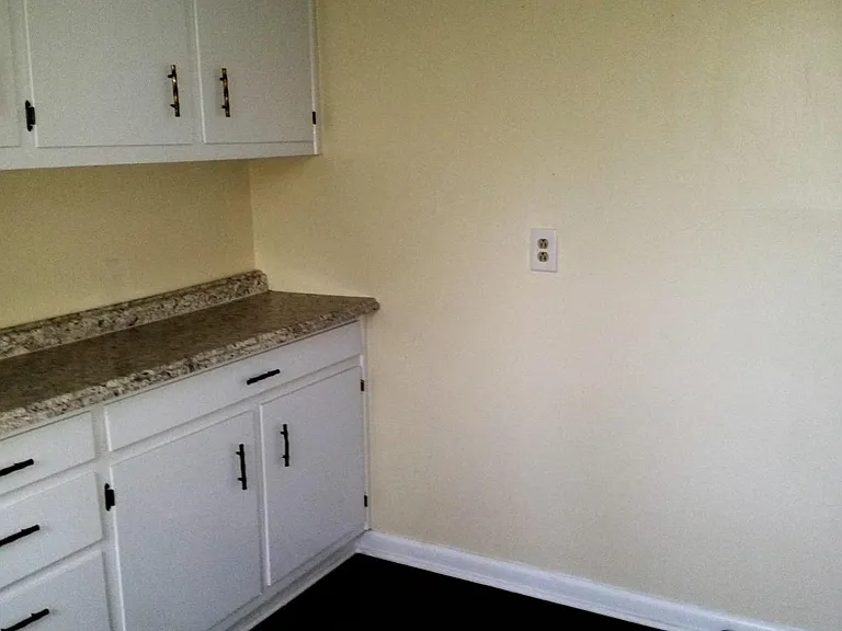 4005 Mem Pkwy N — Photo 7