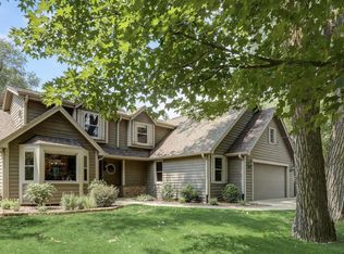 7277 W Summit Cir, West Bend, WI 53090