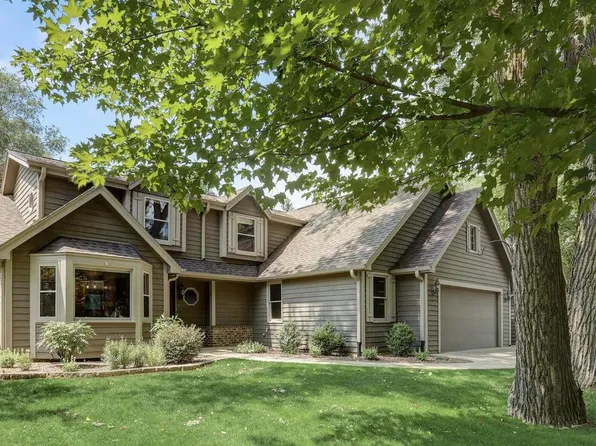 7277 West Summit CIRCLE, West Bend, WI 53090
