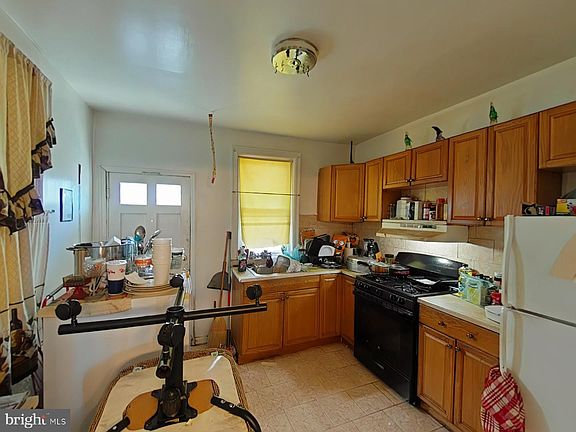 5th image of 164 W Albanus St