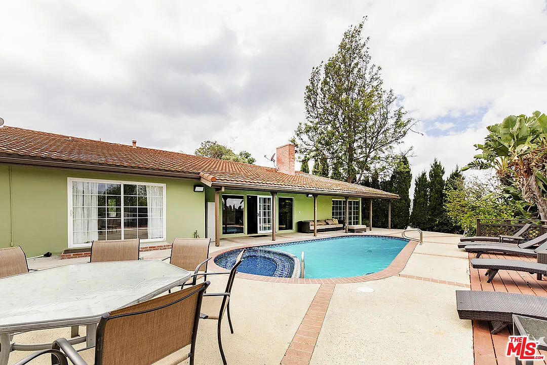 4 bed, 3.5 bath, 3052 sqft, $12,000 — Photo 3