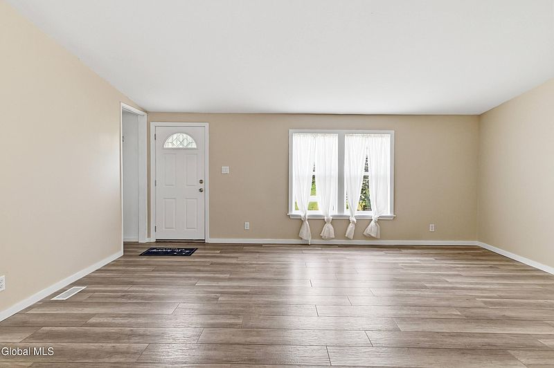 4th image of 3 White Birch Lane