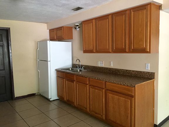 3rd image of 1345 38th St APT A