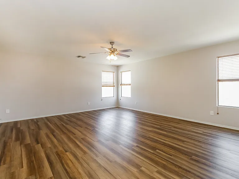 526 E Milada Dr — Photo 5