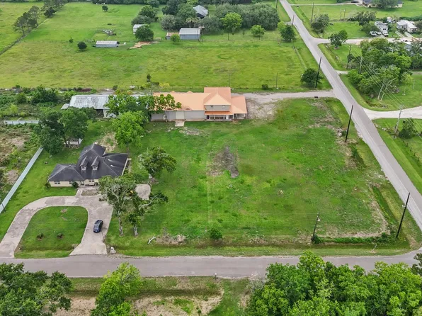 5930 County Road 396, Alvin, TX 77511