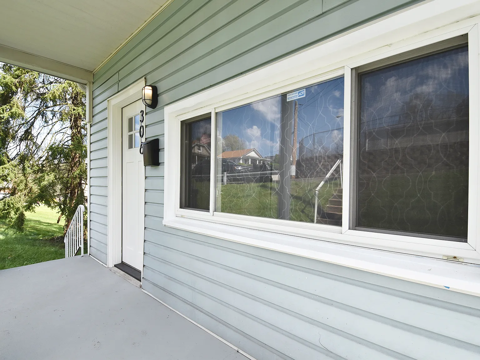 2 bed, 1115 sqft, $1,350 — Photo 2