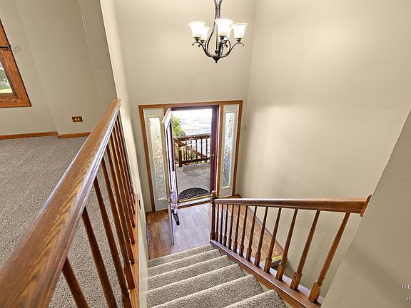 3rd image of 558 Barbary Ln