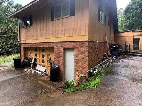4th image of 2122 Miller Rd