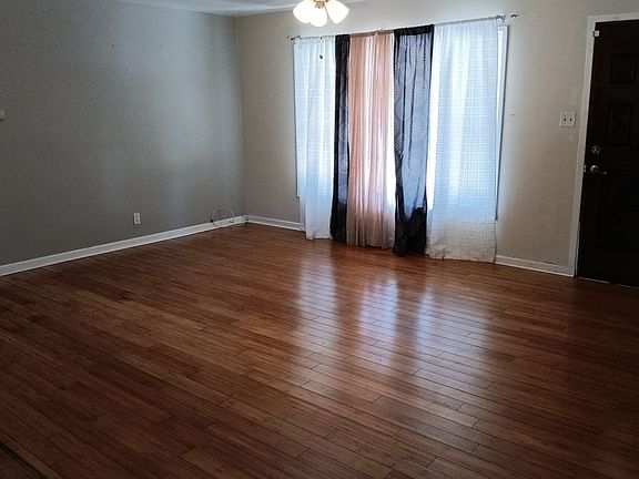 5th image of 7901 Hannett Ave NE