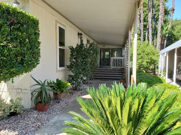 8975 Lawrence Welk Dr Space 424, Escondido, CA 92026