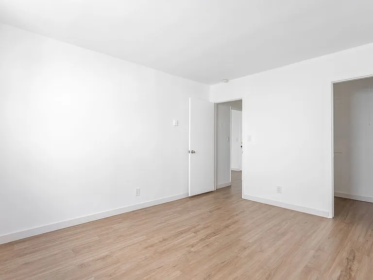 Larrabee Square Apartments — Photo 13