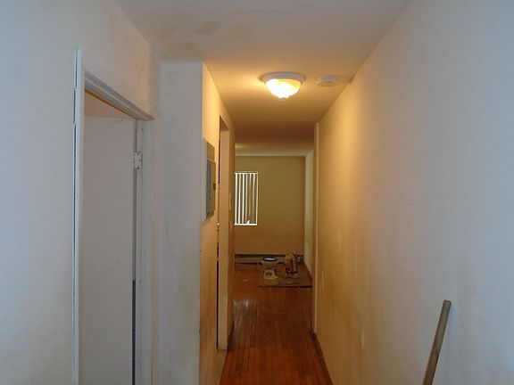 5th image of 7622 Grand Central Pkwy APT 1R