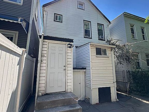 3rd image of 4142 52nd St