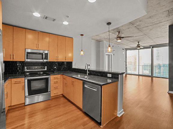 3rd image of 360 Nueces St APT 1805