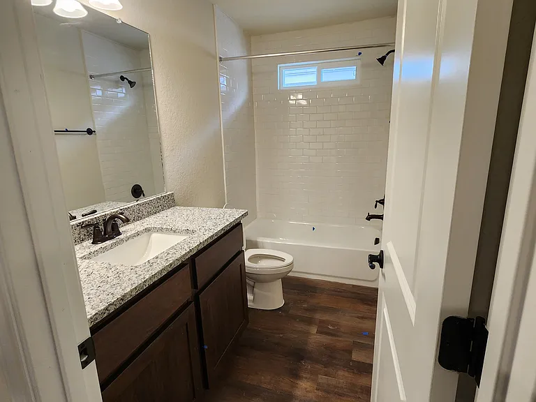 13827 Enzo Gate #102 — Photo 6