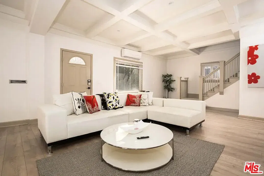3 bed, 3.0 bath, 1500 sqft, $3,990 — Photo 4